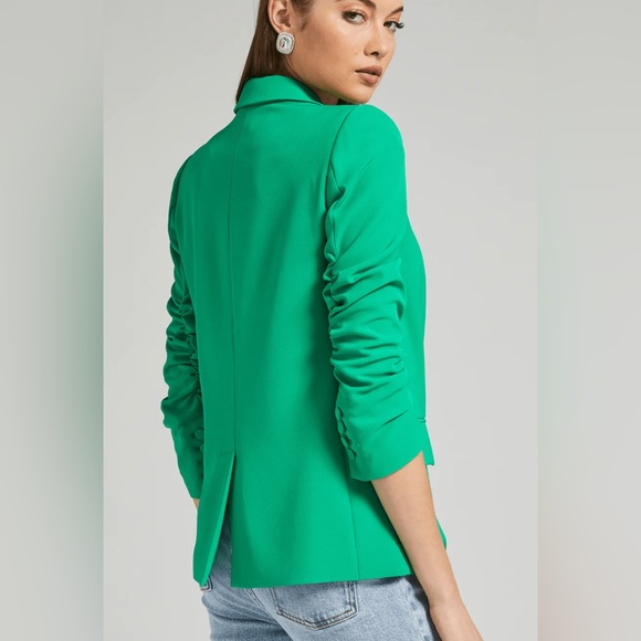 Generation Love Madison Crepe Blazer in Kelly Green - Picture 3 of 3